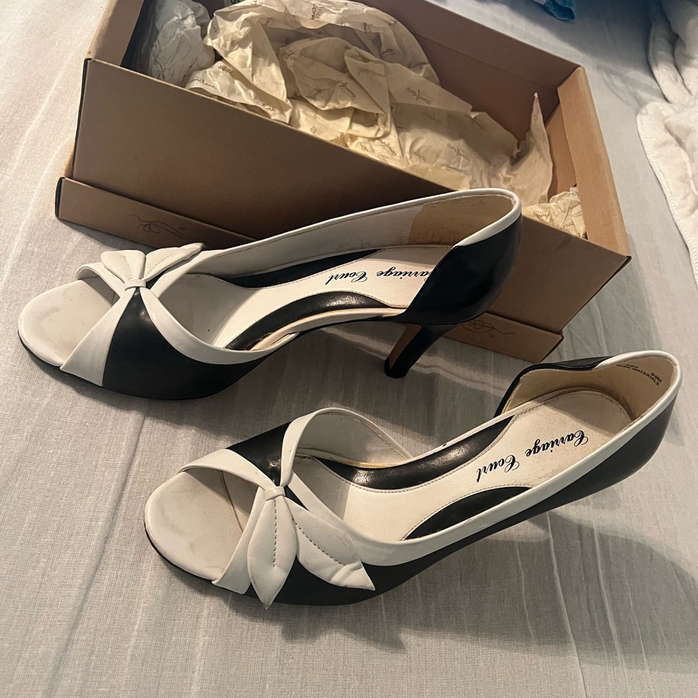 Vintage Carriage Court Maria Black and White High Heels - Picture 5 of 13